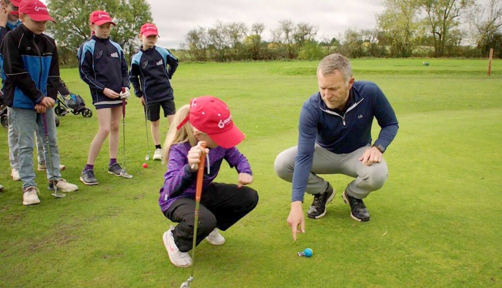 Golf Sixes Team Manager instructing children